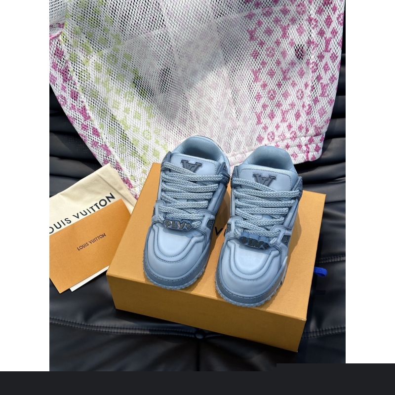 l**is V*t*n sneakers